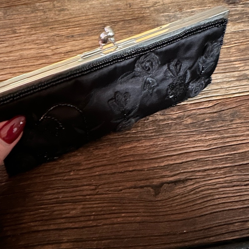 Valerie Stevens Black Floral Embroidered Evening Clutch - Picture 4 of 5